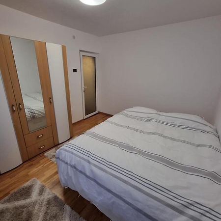 Apartament Chaplins 3 Camere Piatra Neamţ Extérieur photo